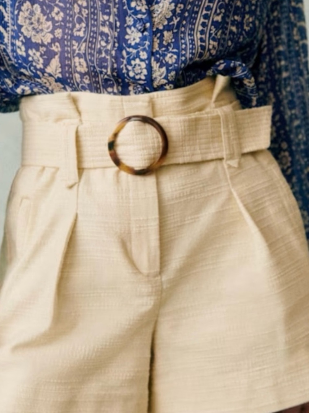 Sezane Rome Shorts in Ecru. Size 38 - Picture 2 of 6